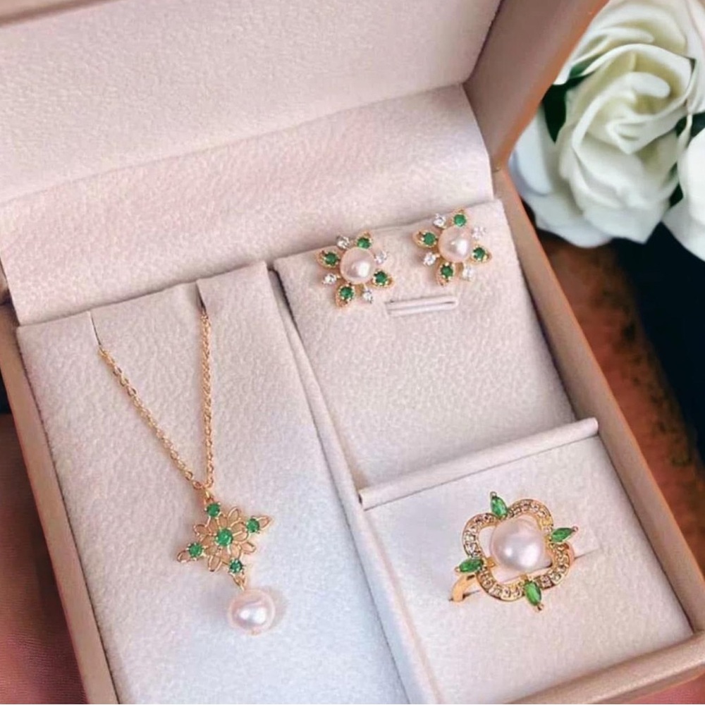 Elegant Pearl and Green Gemstone Jewelry Set